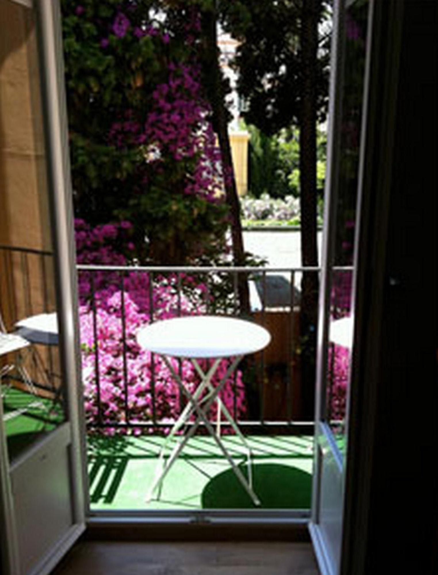 Little Palace Nisa Exterior foto